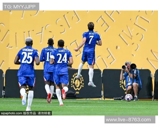 奥卡福精准直塞助攻勒温转身射门遭维卡里奥神勇扑救 奥卡福精准直塞助攻勒温转身射门遭维卡里奥神勇扑救