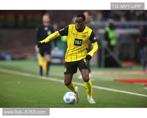 吉滕斯分享英格兰U21队友间的UNO游戏乐趣期待在欧洲杯中取得胜利 吉滕斯分享英格兰U21队友间的UNO游戏乐趣期待在欧洲杯中取得胜利