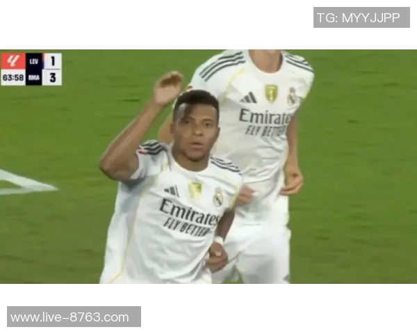 姆巴佩争抢中意外倒地主动示意换人球迷心忧望无大碍 姆巴佩争抢中意外倒地主动示意换人球迷心忧望无大碍