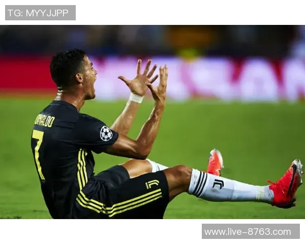 C罗补时任意球前自我激励却遗憾失误未能助队逆转胜局 C罗补时任意球前自我激励却遗憾失误未能助队逆转胜局