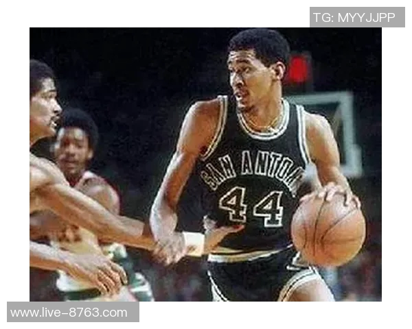 乔治格文评选篮球历史三大巨星的排名与影响力分析 乔治格文评选篮球历史三大巨星的排名与影响力分析