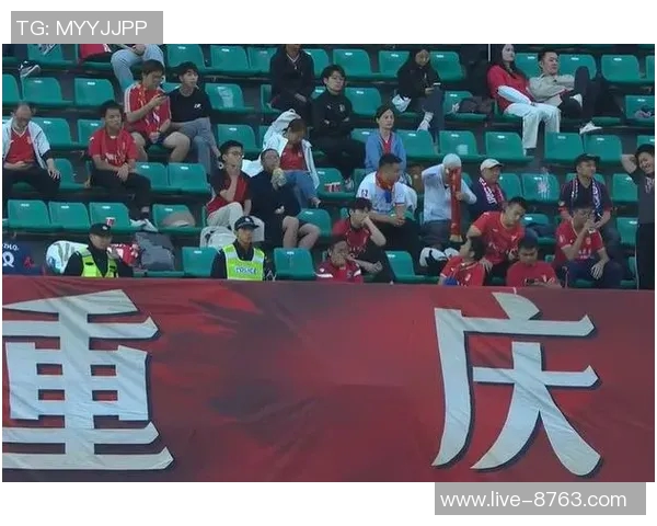 铜梁龙外援精彩头球破门助力球队打破僵局张外龙场边赞赏不断 铜梁龙外援精彩头球破门助力球队打破僵局张外龙场边赞赏不断