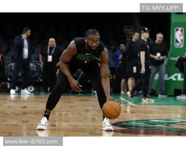 杰伦布朗左腿筋紧张状态不明绿军官方宣布回归存疑 杰伦布朗左腿筋紧张状态不明绿军官方宣布回归存疑