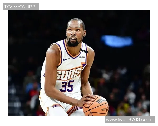 杜兰特赞替补席球员表现关键时刻助力球队逆转胜利 杜兰特赞替补席球员表现关键时刻助力球队逆转胜利