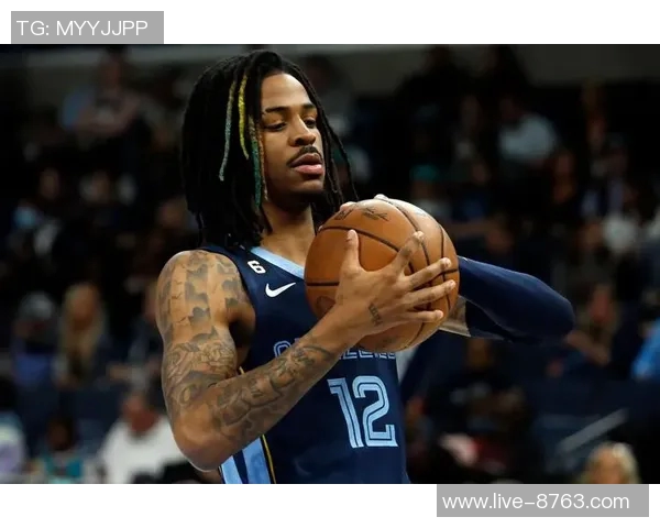 莫兰特对阵湖人时疑似受伤突破落地后捂腿一瘸一拐引发担忧